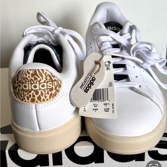 NWT Adidas women’s advantage 2.0 sneaker with cloud foam inserts size 7 - Picture 3 of 8